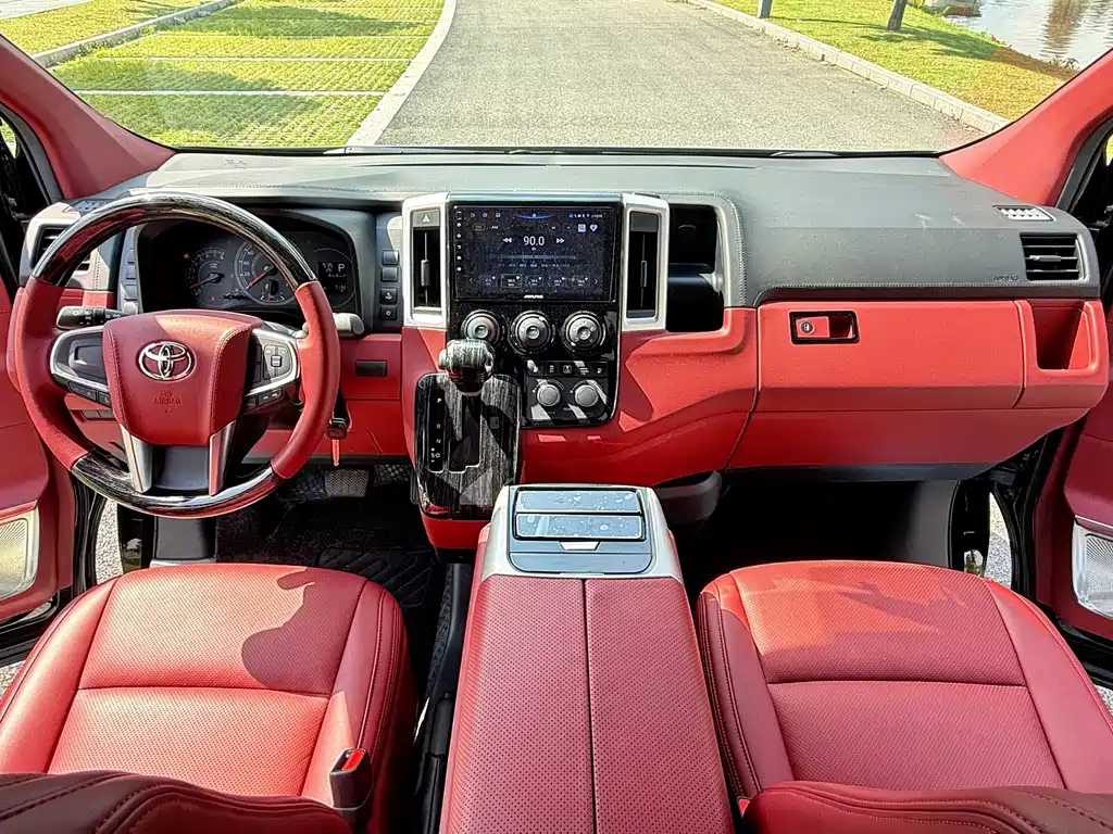 Toyota Hiace — миниатюра 10