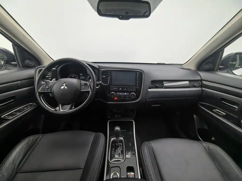 Mitsubishi Outlander — миниатюра 5