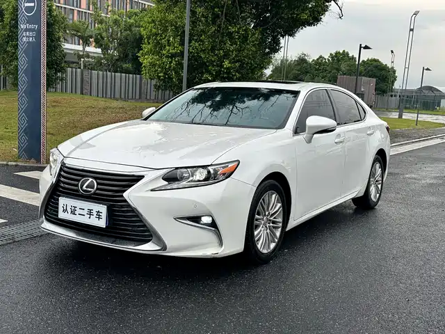 2016 Lexus ES