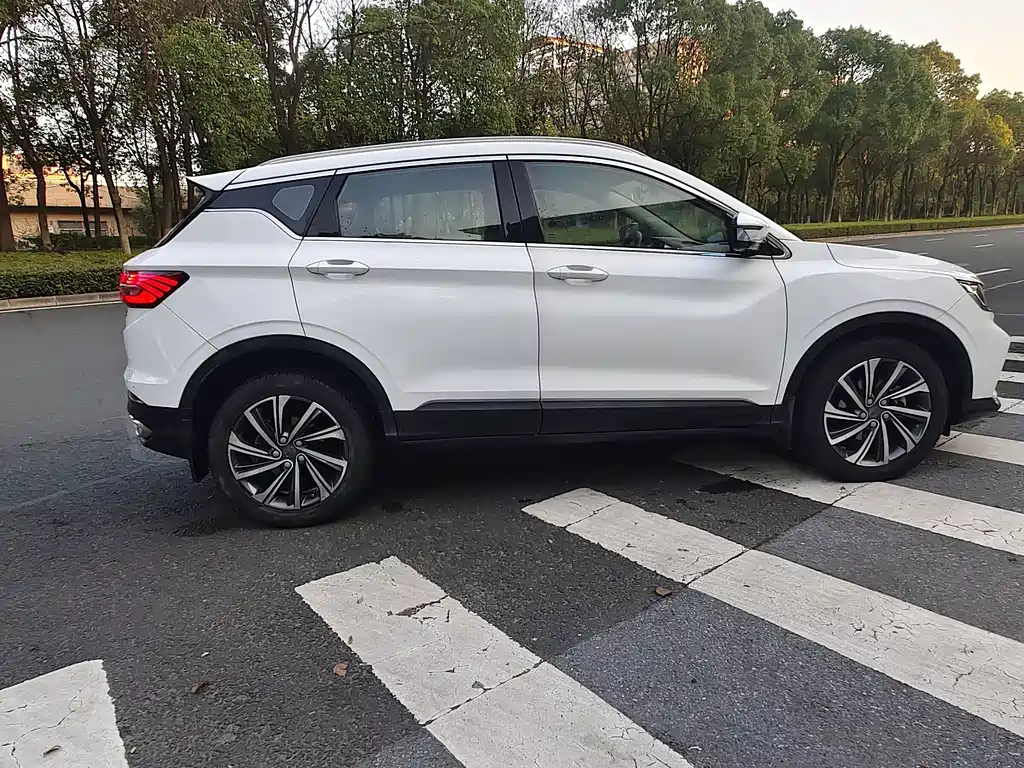 Geely Binyue — миниатюра 14
