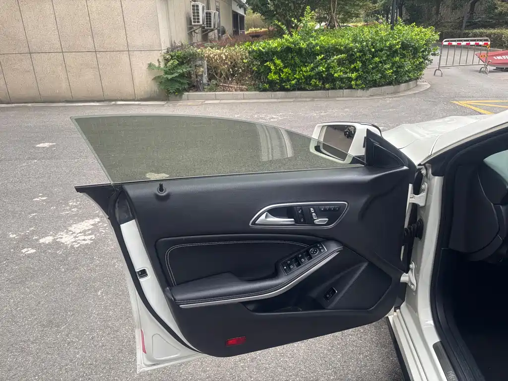 Mercedes-Benz CLA (Import) — миниатюра 12