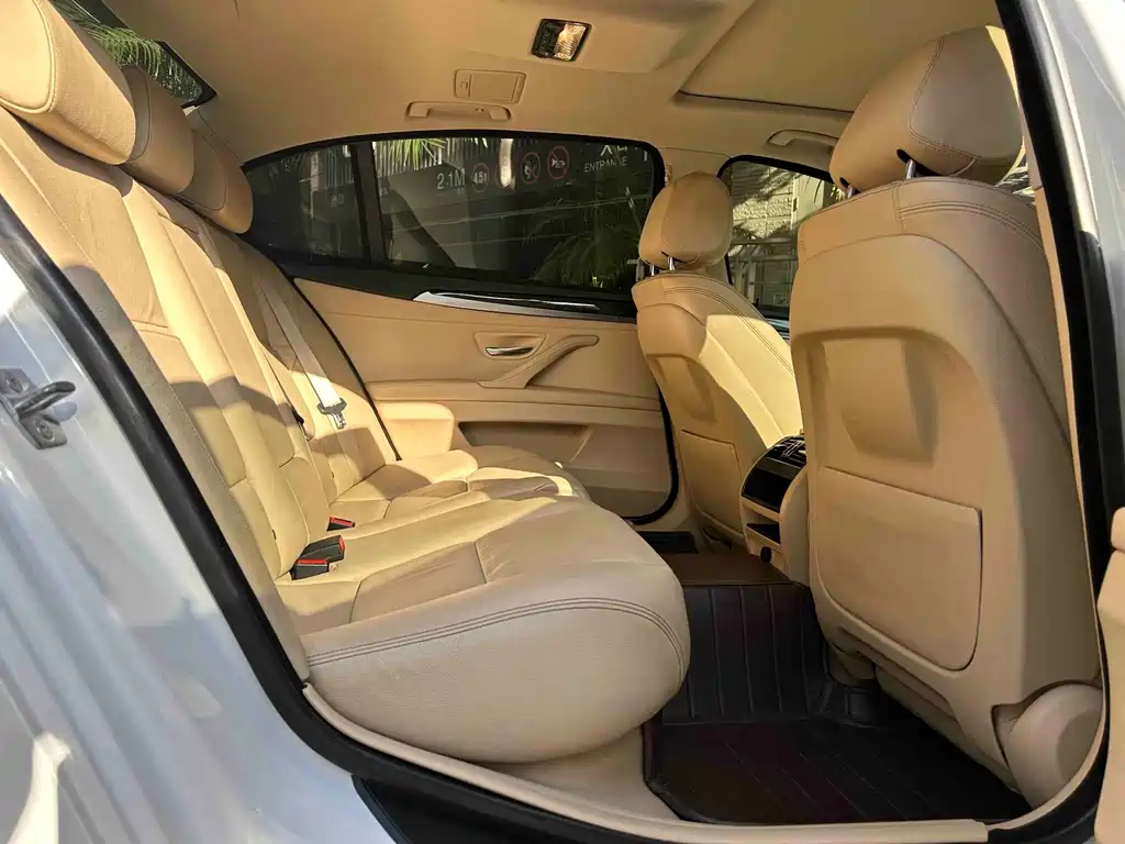 BMW 5 Series — миниатюра 16