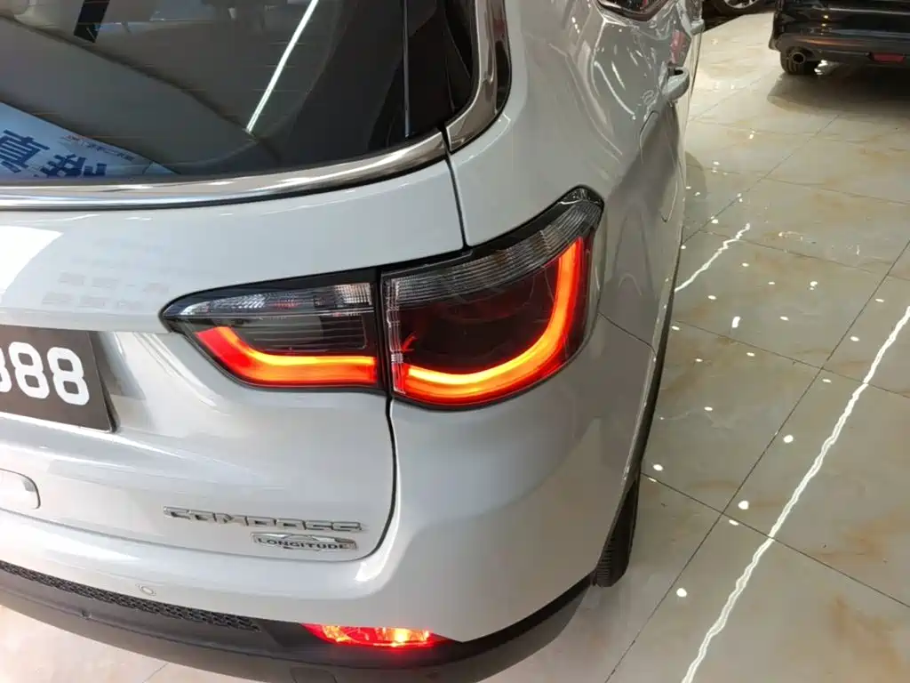 Jeep Compass — миниатюра 8