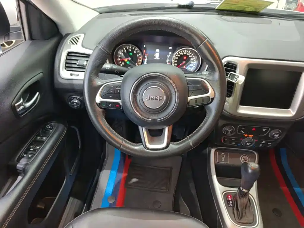 Jeep Compass — миниатюра 11