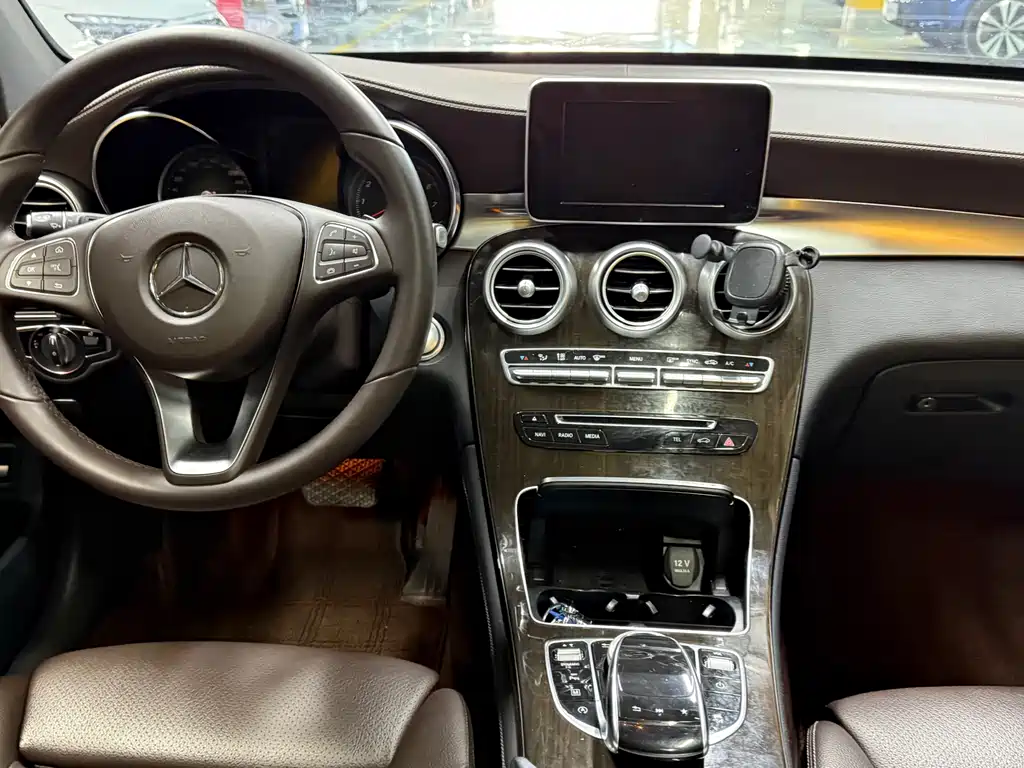 MERCEDES-BENZ GLC