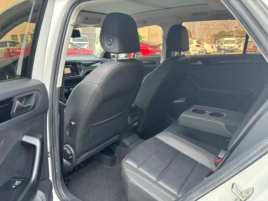 Volkswagen T-Roc — миниатюра 8