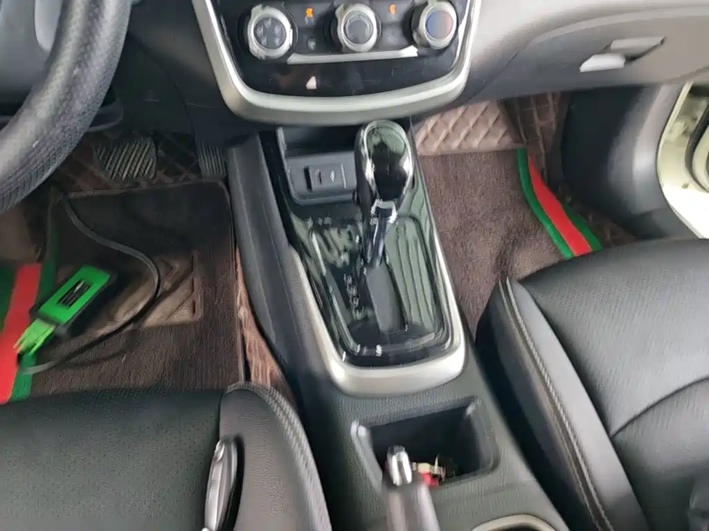 Nissan Tiida — миниатюра 14