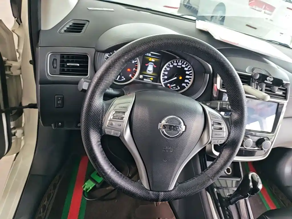 Nissan Tiida — миниатюра 11