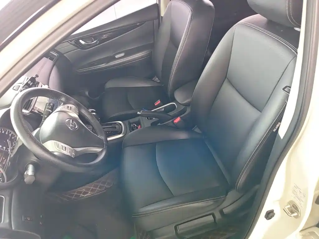 Nissan Tiida — миниатюра 15
