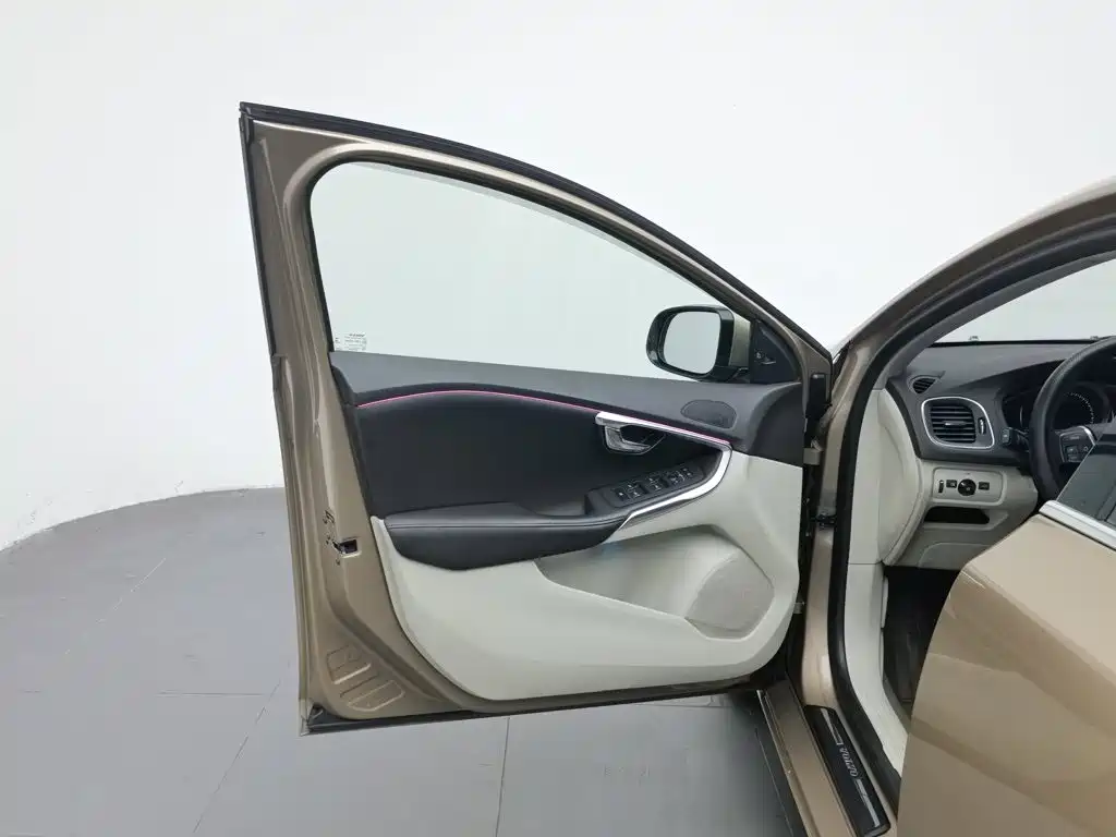 Volvo V40 — миниатюра 8