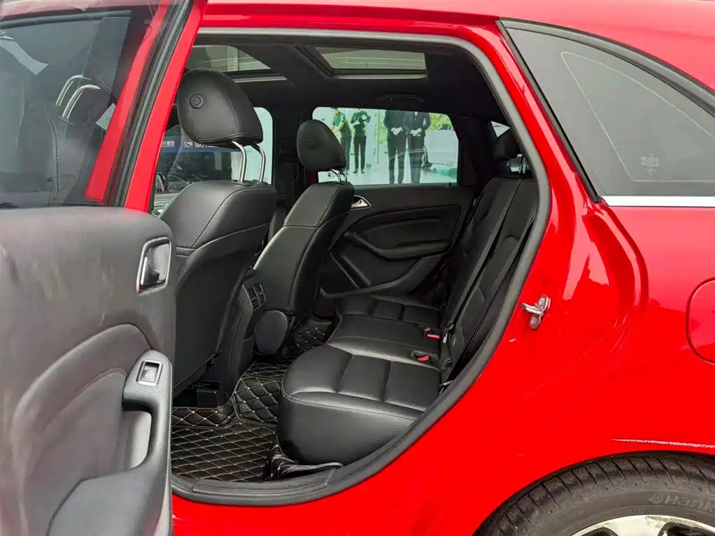 Mercedes-Benz B-Class — миниатюра 13