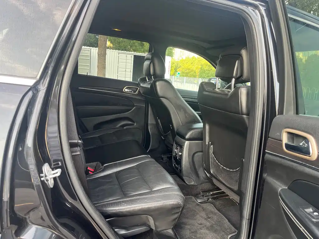 Jeep Grand Cherokee (Import) — миниатюра 14