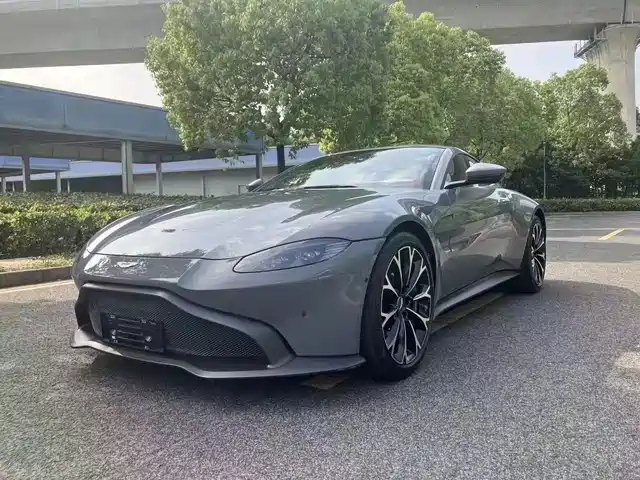 ASTON MARTIN V8 VANTAGE 2021