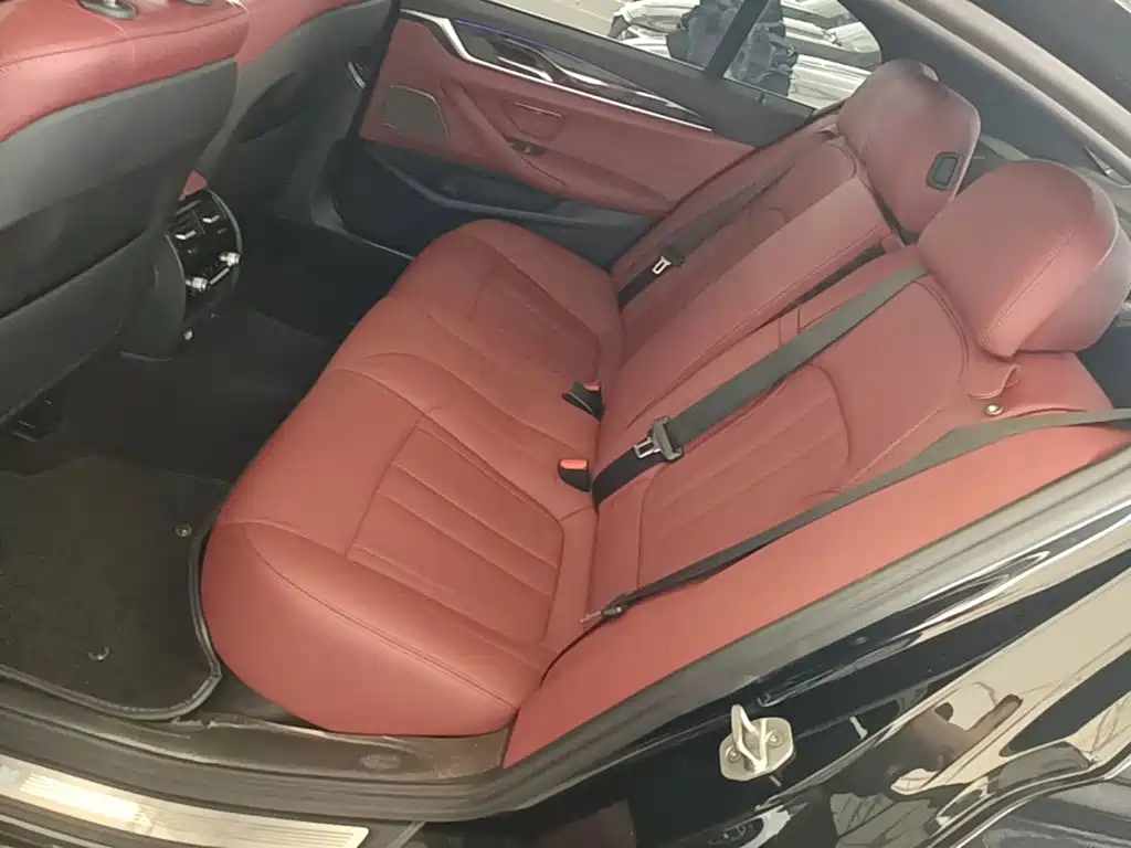 BMW 5 Series — миниатюра 17