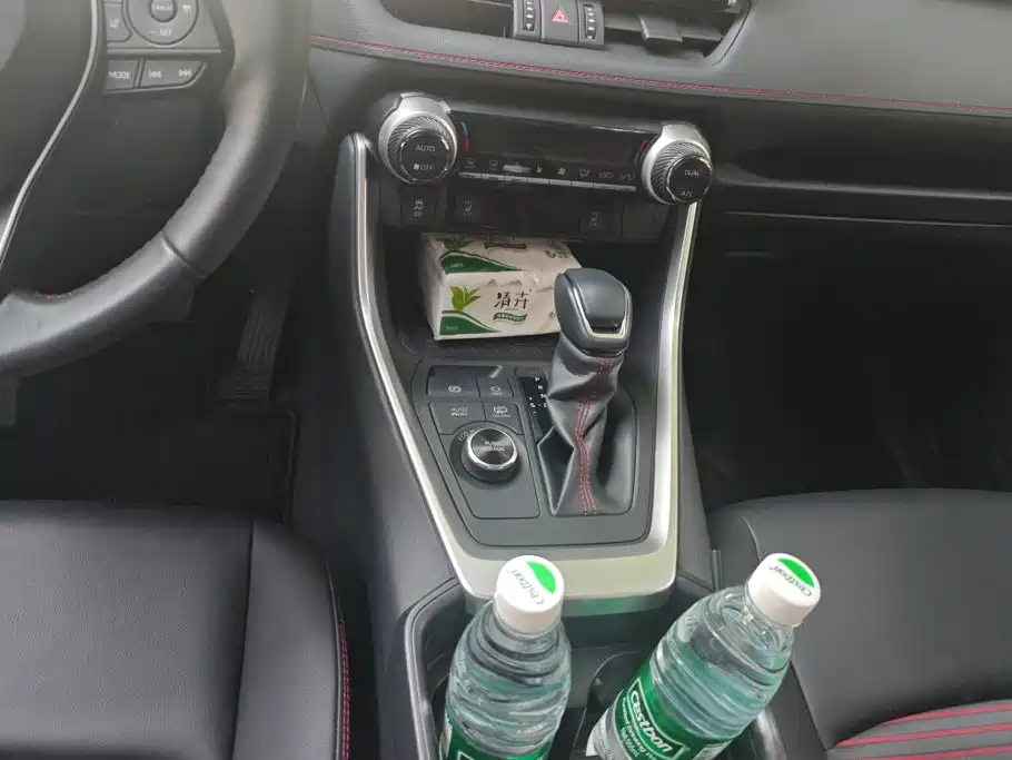 Toyota RAV4 Prime — миниатюра 16