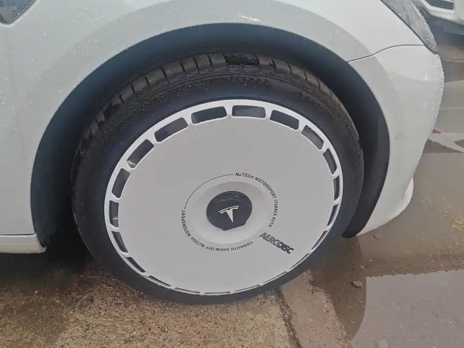 Tesla Model 3 — миниатюра 6