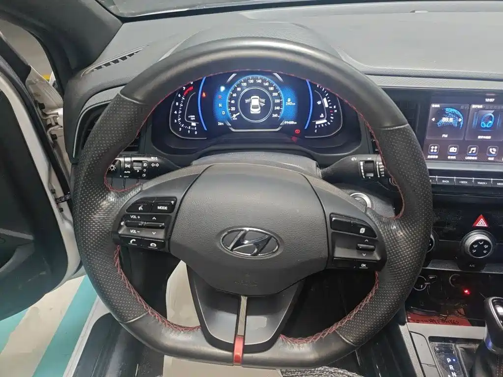 Hyundai Elantra — миниатюра 3