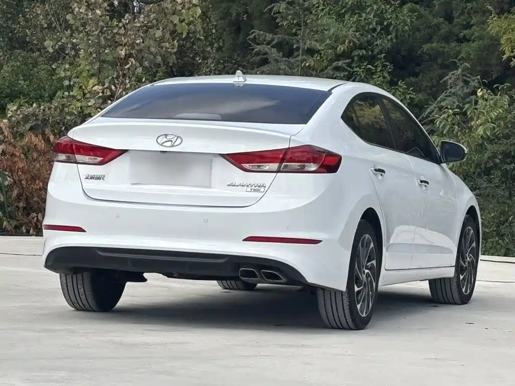 Hyundai Elantra — миниатюра 23