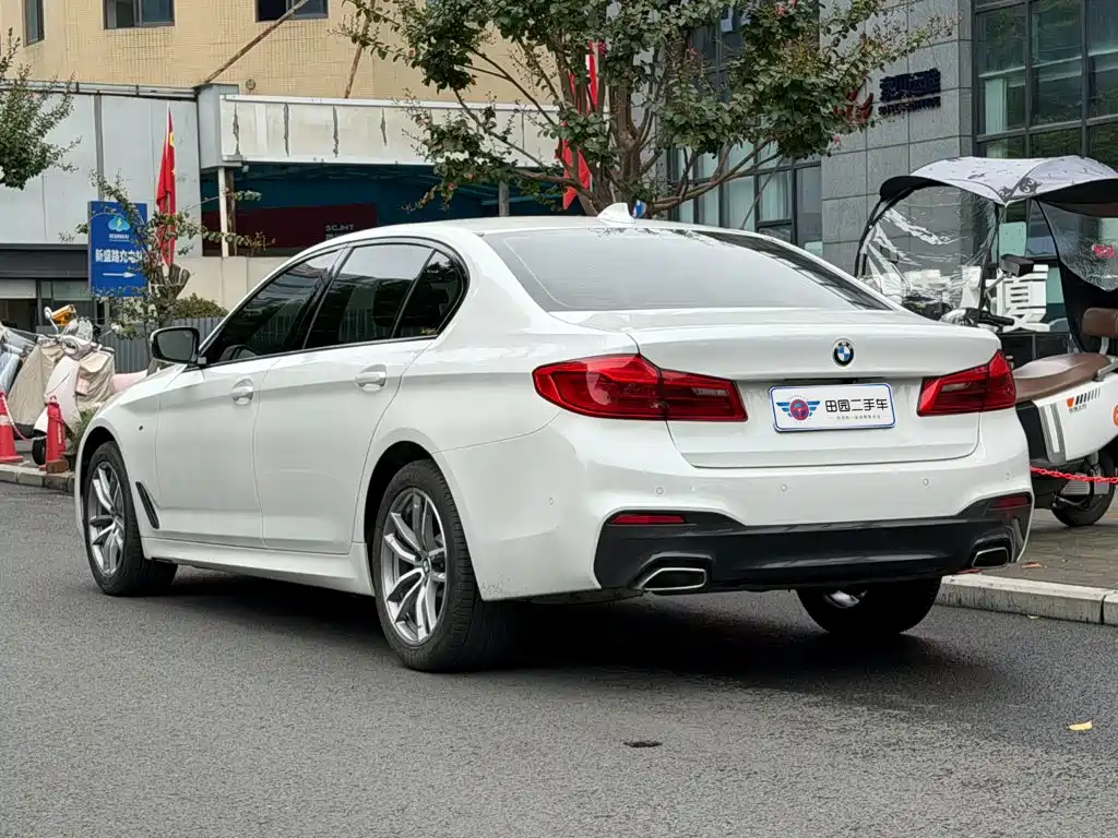BMW 5 Series — миниатюра 4