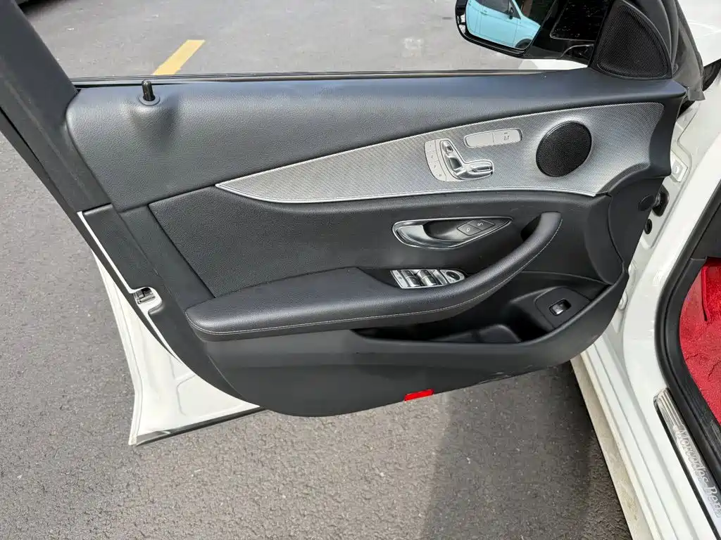 Mercedes-Benz E-Class (Import) — миниатюра 6