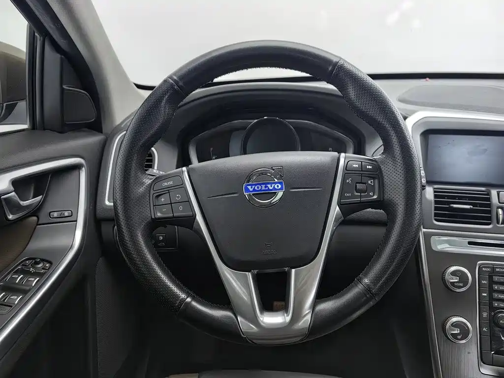 Volvo XC60 — миниатюра 11