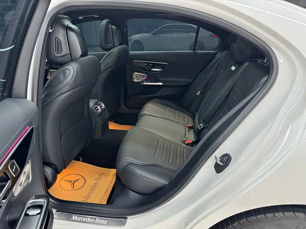 Mercedes-Benz C-Class — миниатюра 13