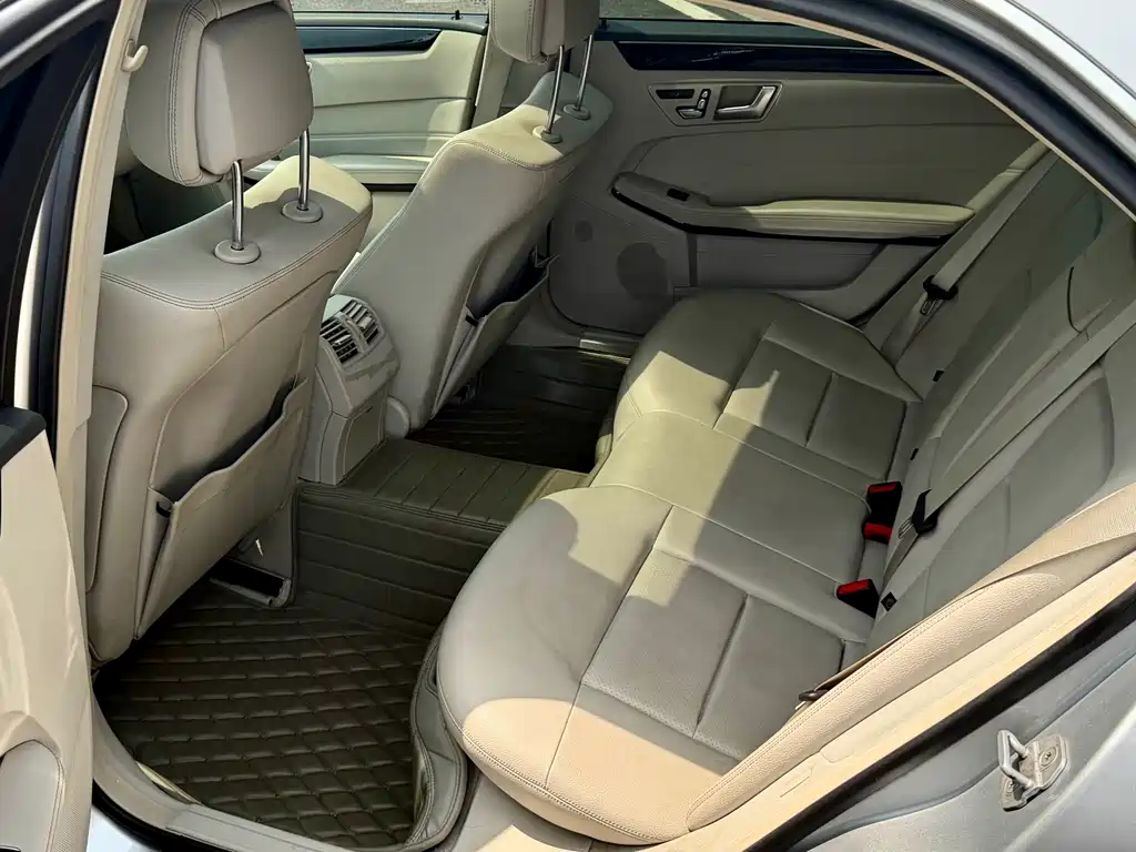 Mercedes-Benz E-Class — миниатюра 8