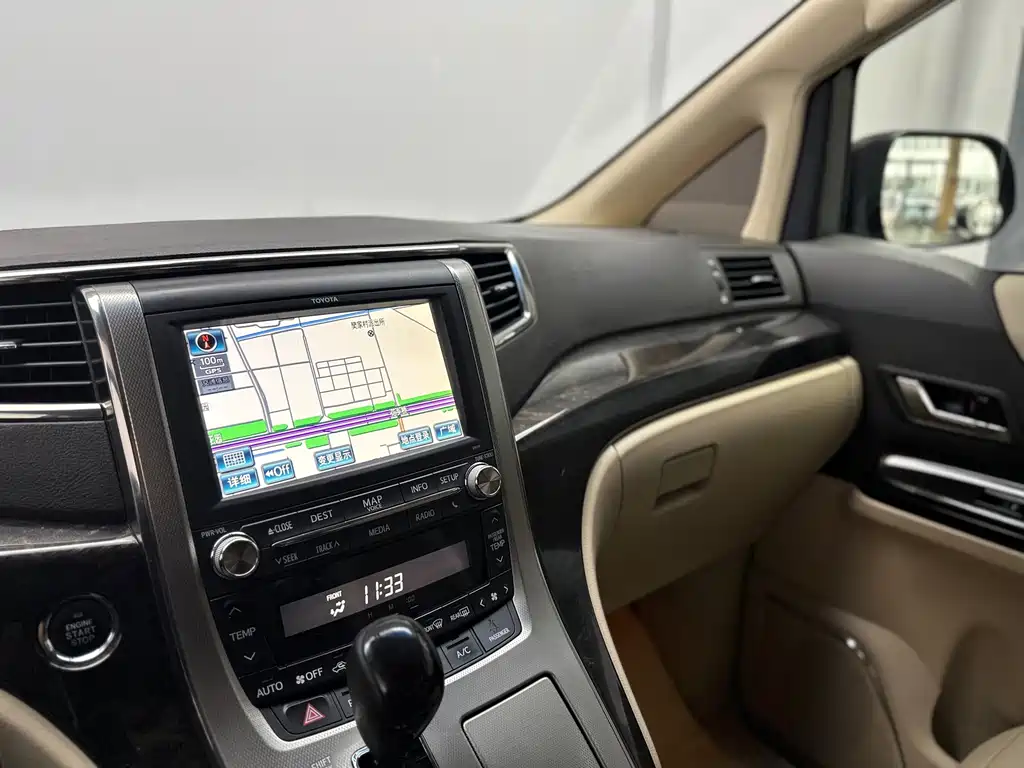 Toyota Alphard — миниатюра 23