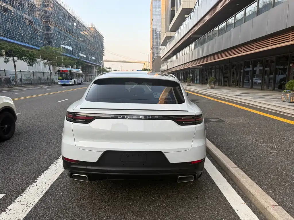 Porsche Cayenne — миниатюра 5