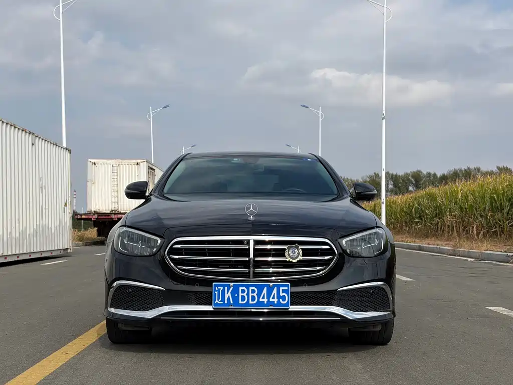 Mercedes-Benz E-Class — миниатюра 2