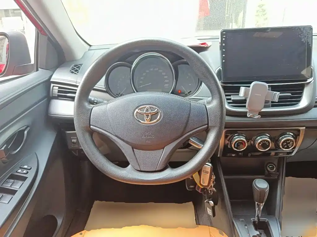 Toyota Yaris L — миниатюра 11