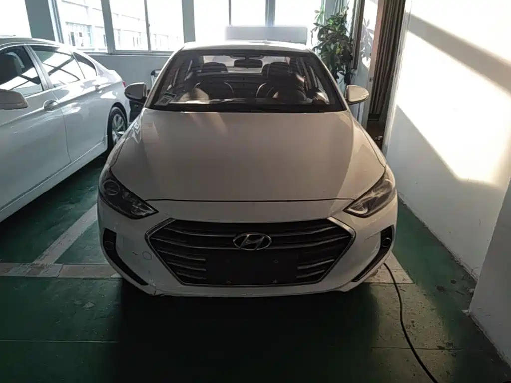 Hyundai Elantra — миниатюра 3