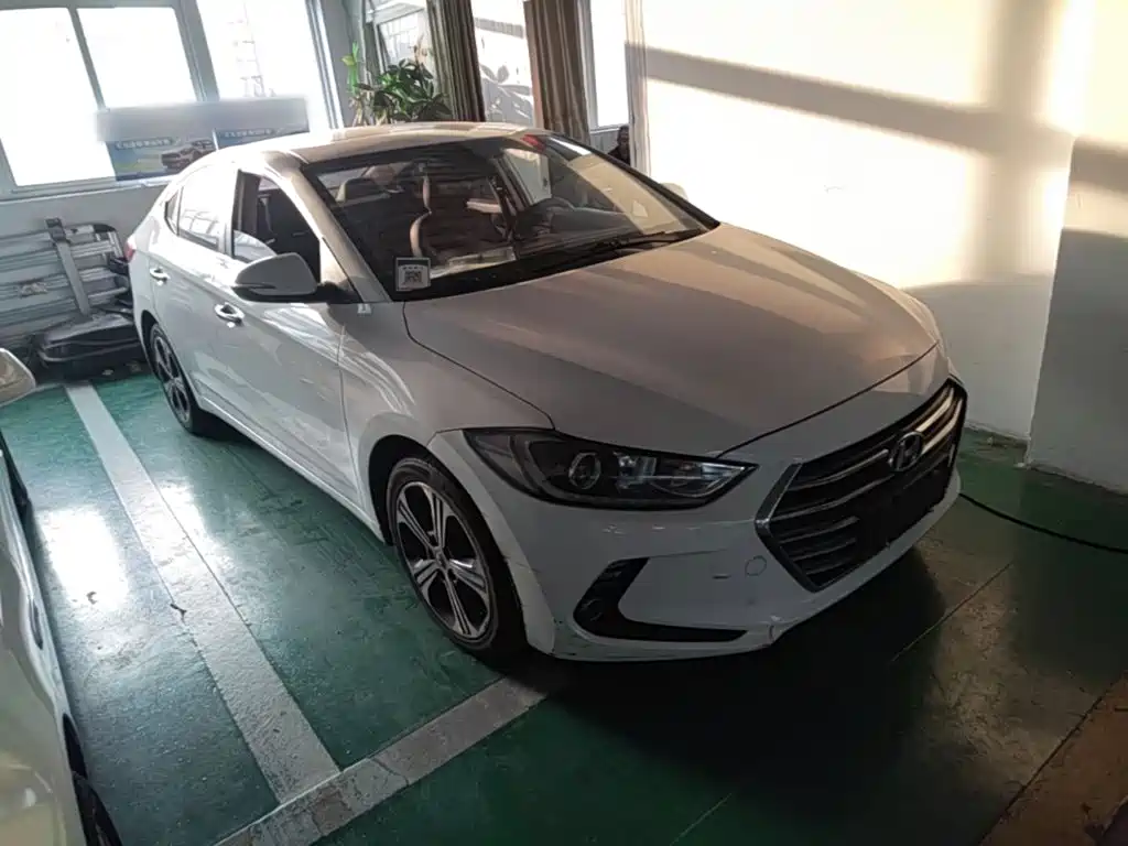 Hyundai Elantra — миниатюра 4