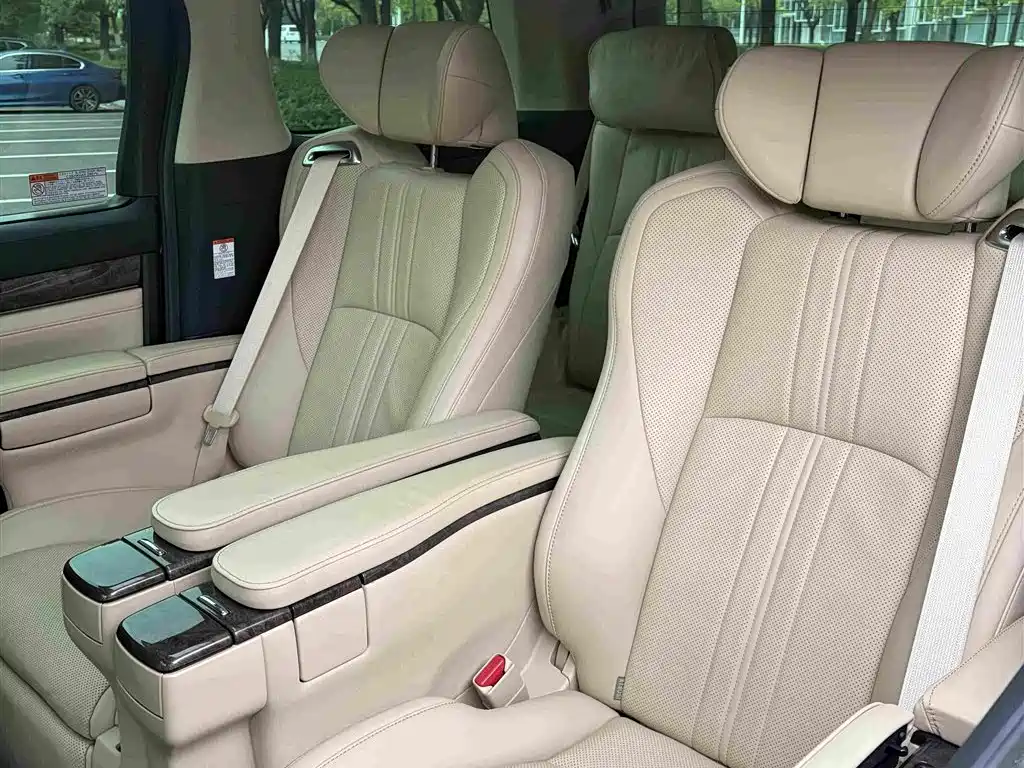 Toyota Vellfire — миниатюра 19