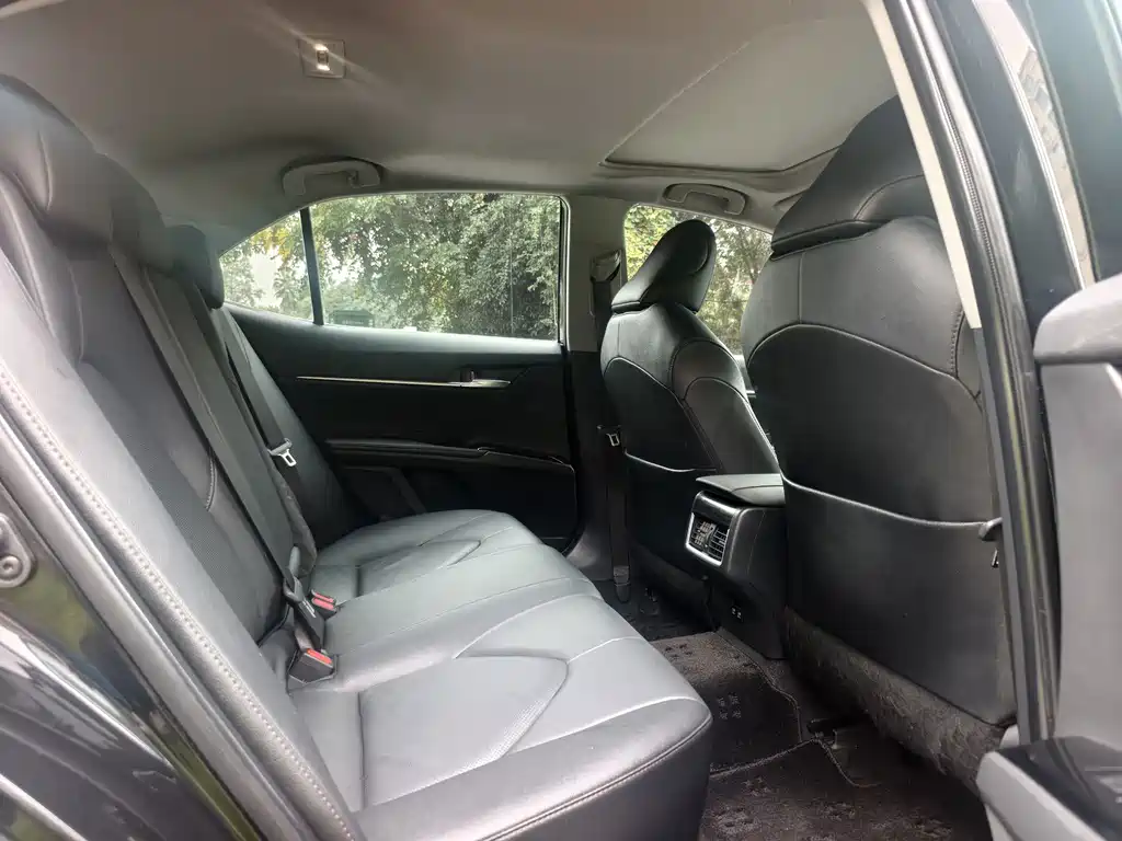 Toyota Camry — миниатюра 12