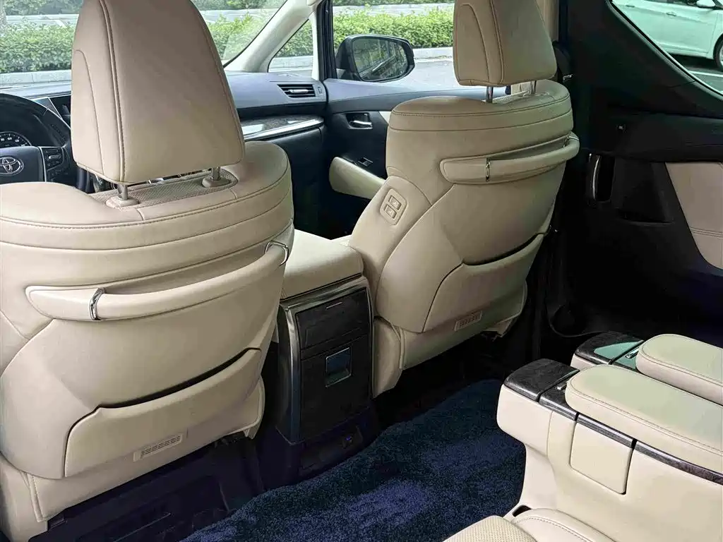 Toyota Vellfire — миниатюра 17