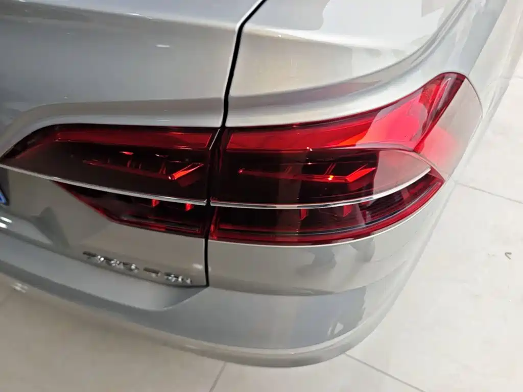 Volkswagen Phideon — миниатюра 8
