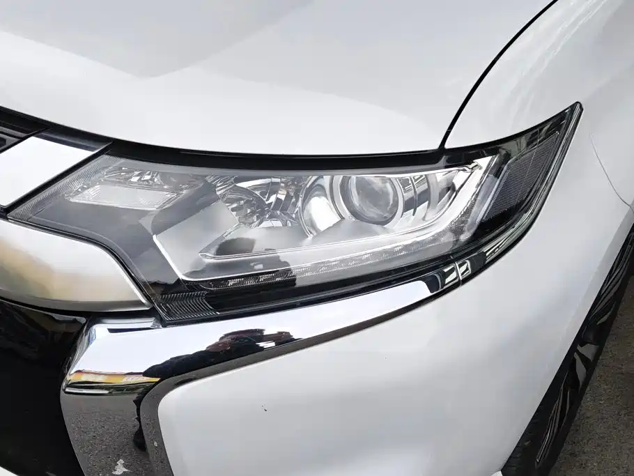 Mitsubishi Outlander — миниатюра 5