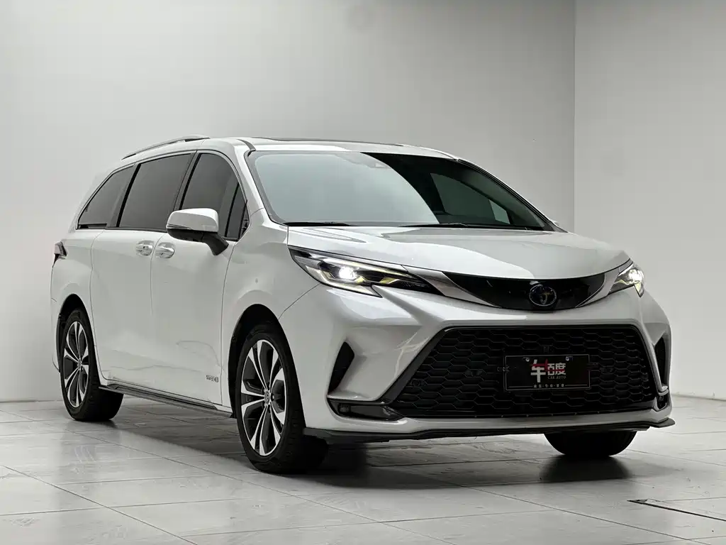 Toyota Granvia 2022 2.5L Luxury