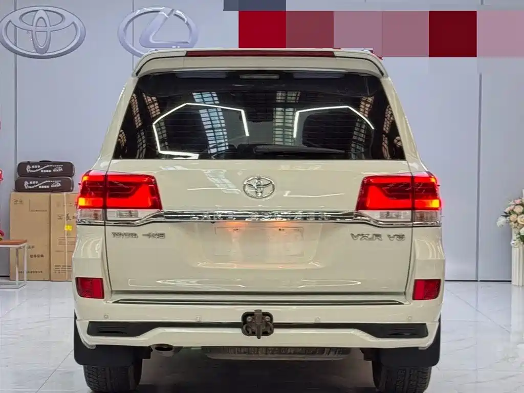 Toyota Land Cruiser 2012 4.6L AT VX-R