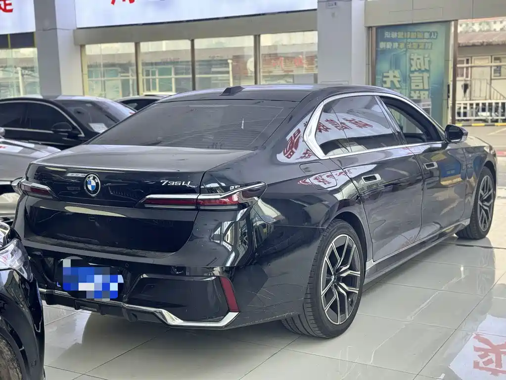 BMW 7 Series — миниатюра 6
