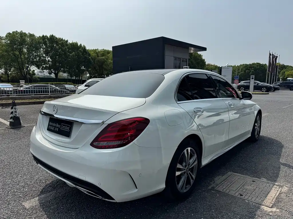 Mercedes-Benz C-Class — миниатюра 6