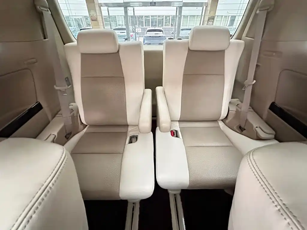 Toyota Alphard — миниатюра 38