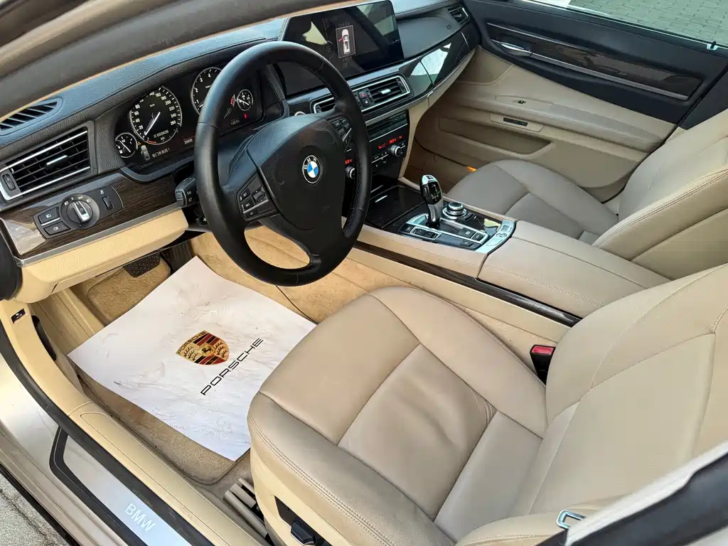 BMW 7 Series — миниатюра 9