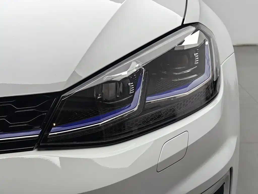 Volkswagen Golf EV — миниатюра 7