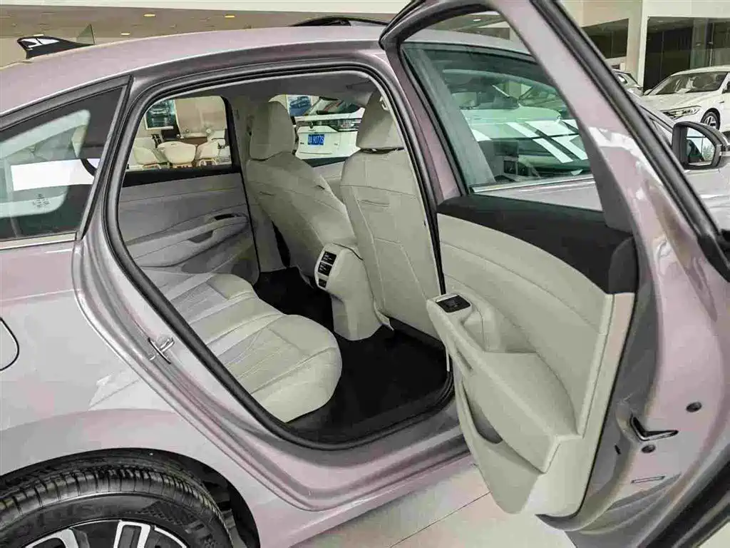 Volkswagen Lavida — миниатюра 6