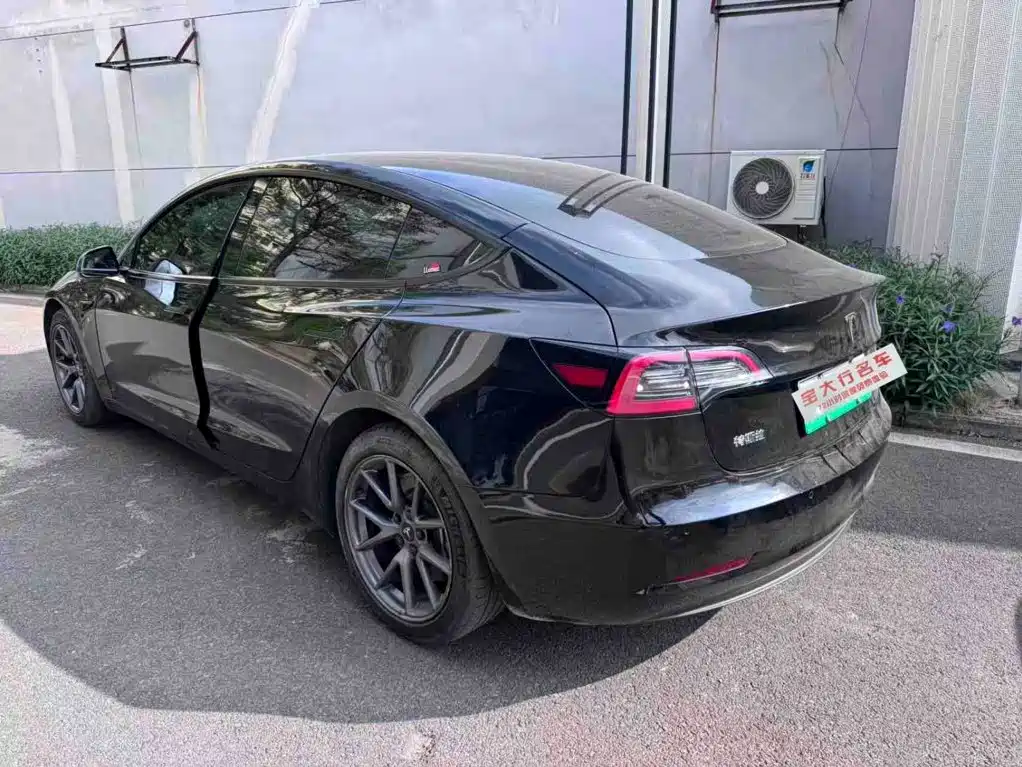 Tesla Model 3 — миниатюра 2