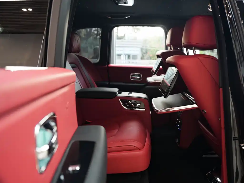 Rolls-Royce Cullinan — миниатюра 19