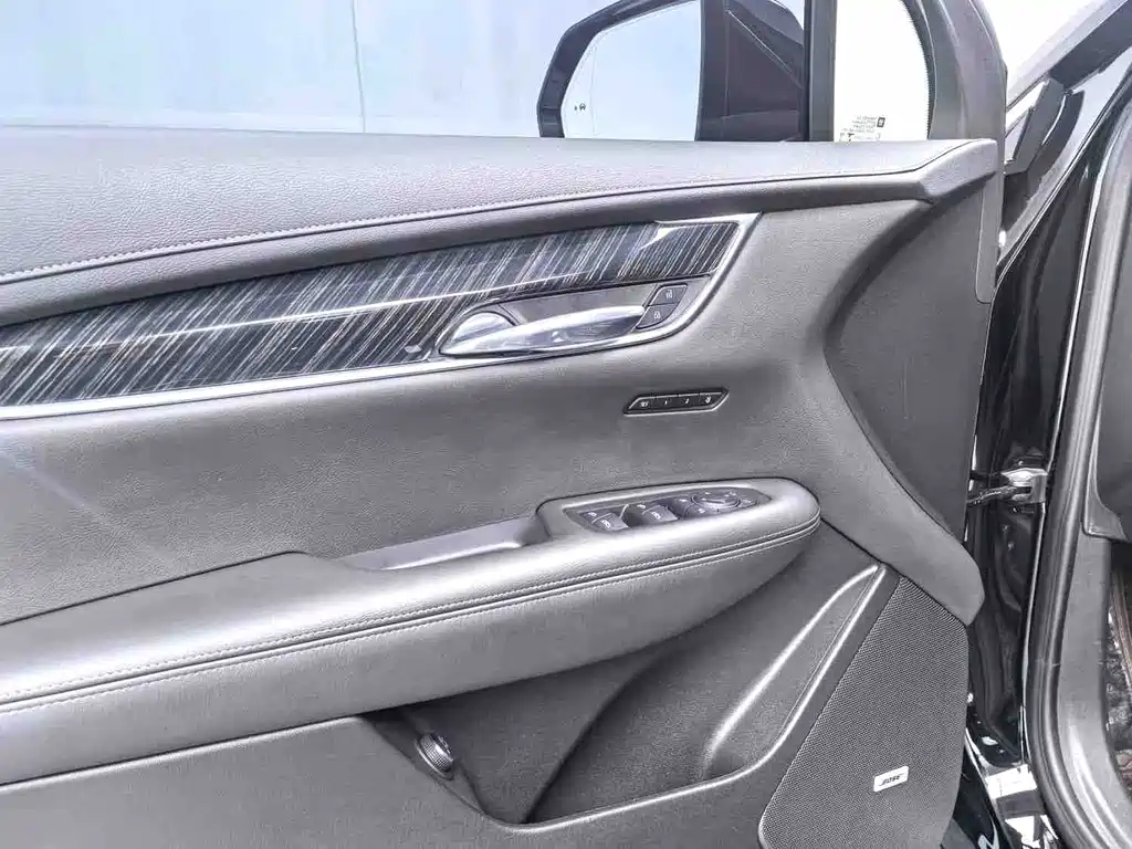 Cadillac XT6 — миниатюра 8