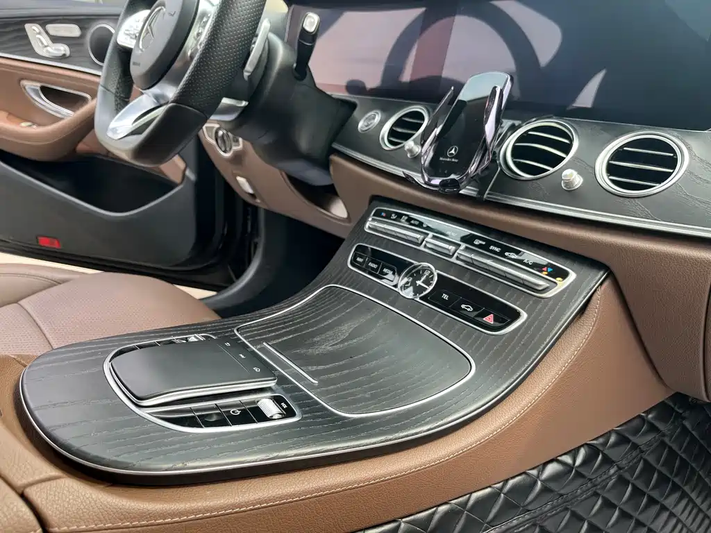 Mercedes-Benz E-Class — миниатюра 8